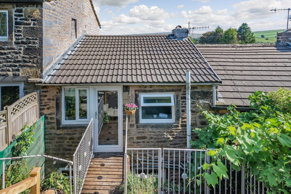 Photo of Outdoor in Winewall