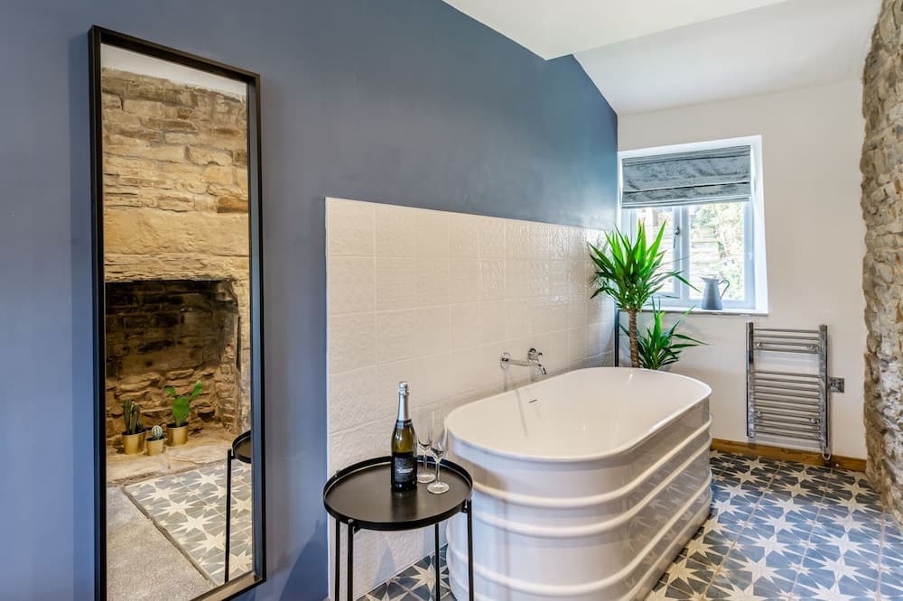 Photo of Bathroom in Winewall