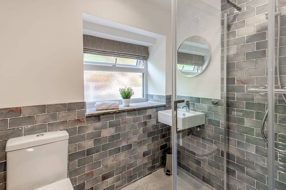 Photo of Bathroom in Winewall