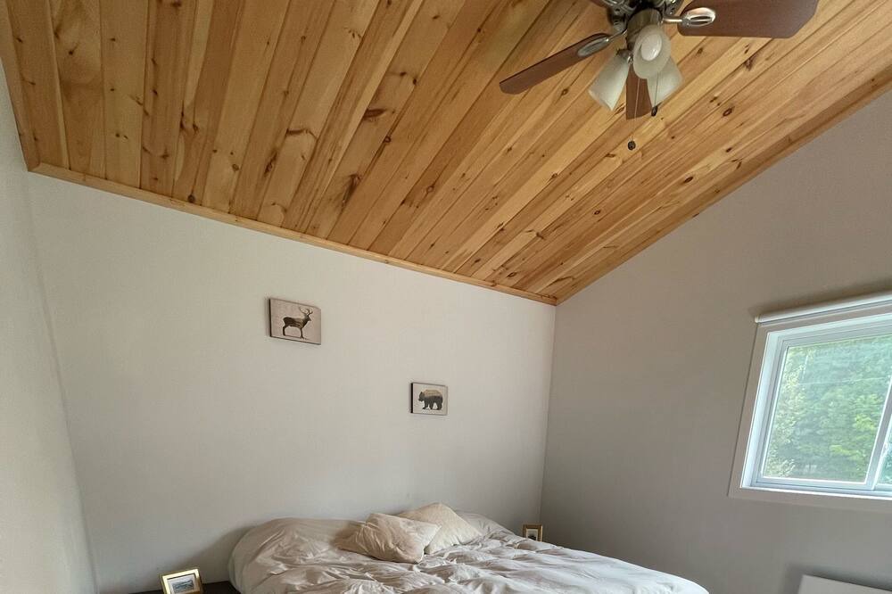 Photo of Bedroom in Mansfield-et-Pontefract