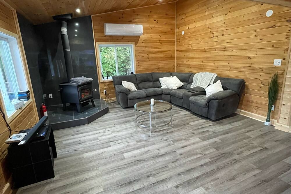 Photo of Livingroom in Mansfield-et-Pontefract