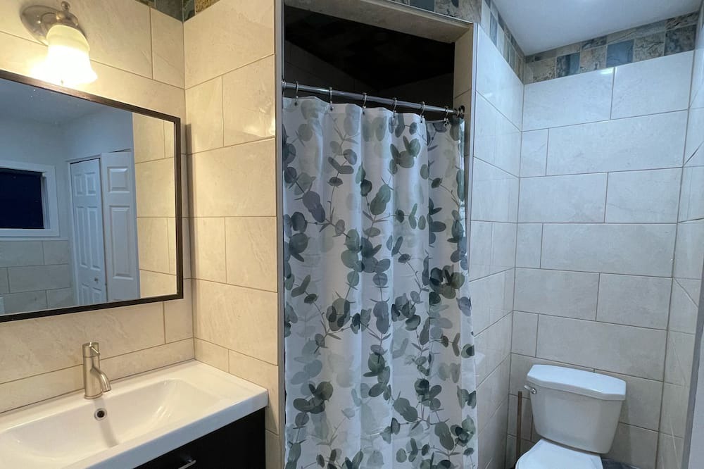 Photo of Bathroom in Mansfield-et-Pontefract