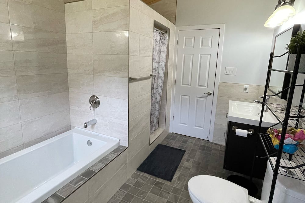 Photo of Bathroom in Mansfield-et-Pontefract