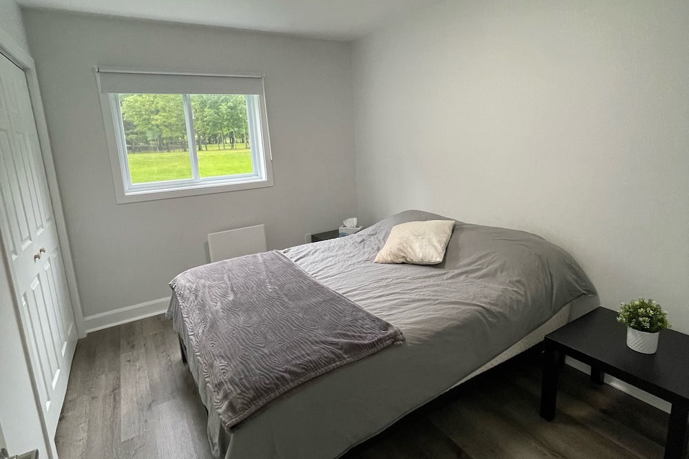 Photo of Bedroom in Mansfield-et-Pontefract