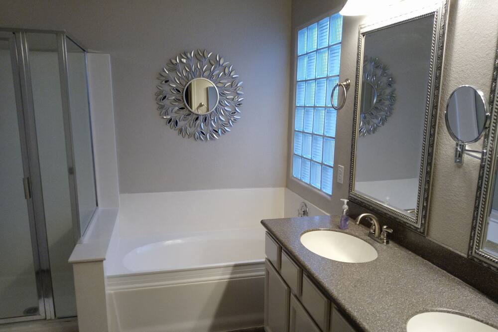 Photo of Bathroom in Superstition Springs