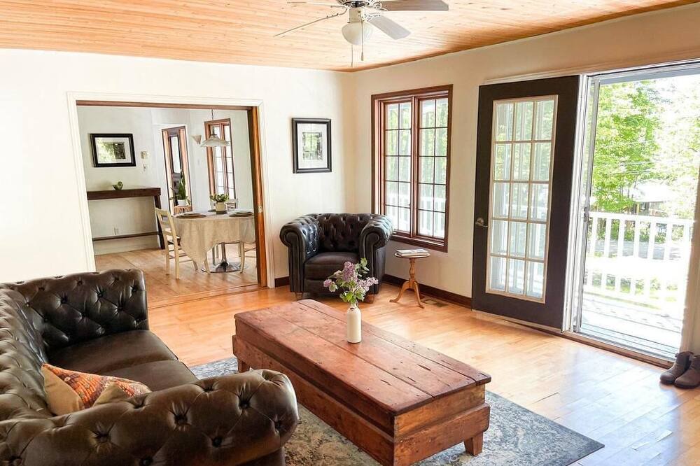 Photo of Livingroom in Val-des-Monts