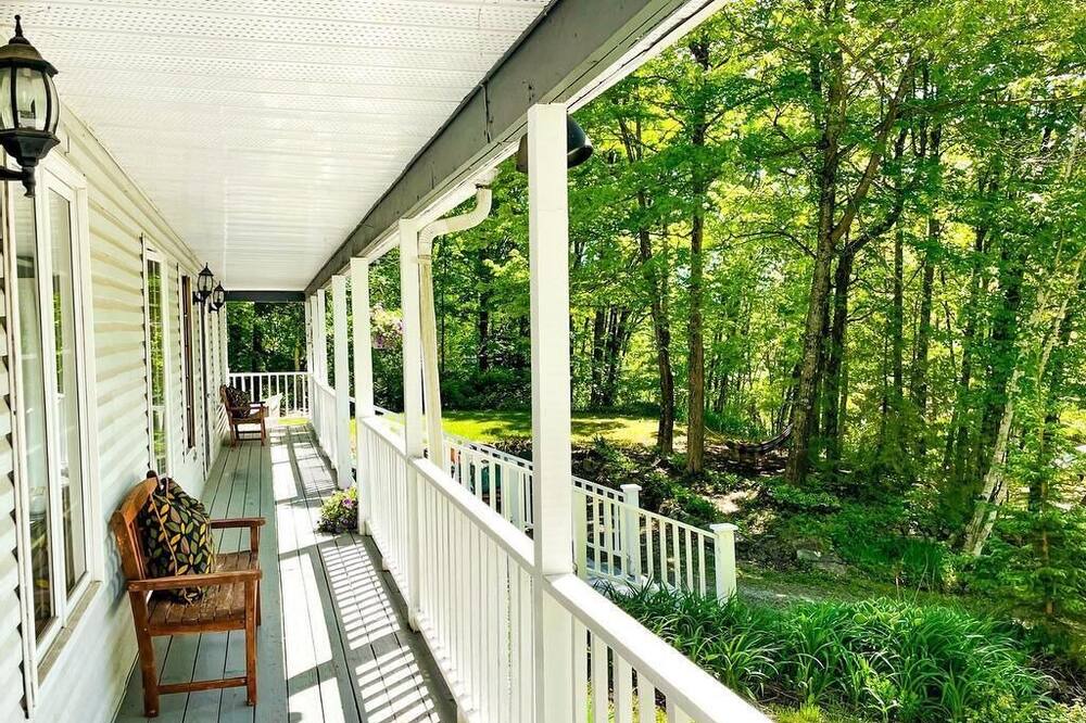 Photo of Patio Balcony in Val-des-Monts