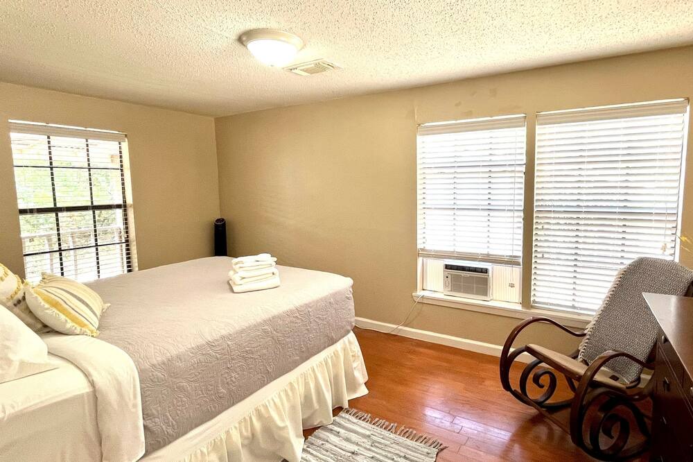 Photo of Bedroom in Willis