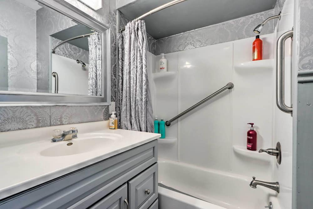 Photo of Bathroom in El Dorado Springs