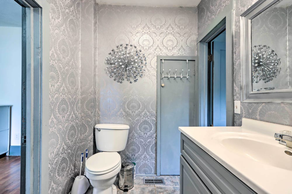 Photo of Bathroom in El Dorado Springs