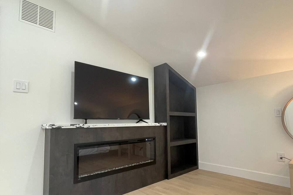 Photo of Bedroom in Birch Cliff