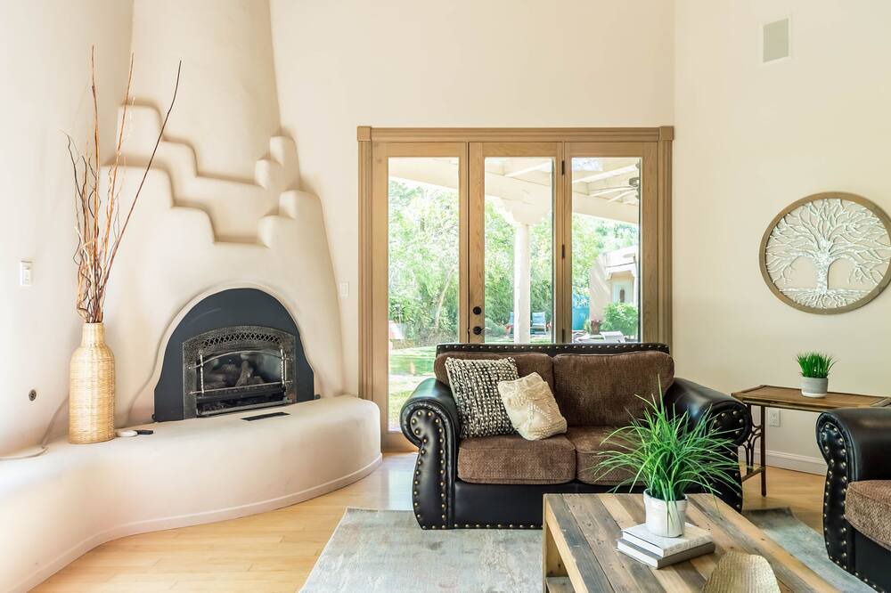 Photo of Bedroom in Los Ranchos de Albuquerque