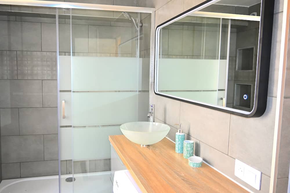 Photo of Bathroom in Villeneuve-sous-Dammartin