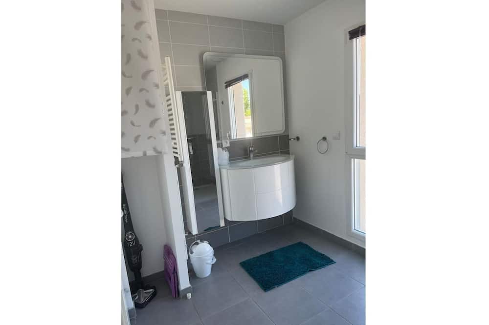Photo of Bathroom in Genissieux