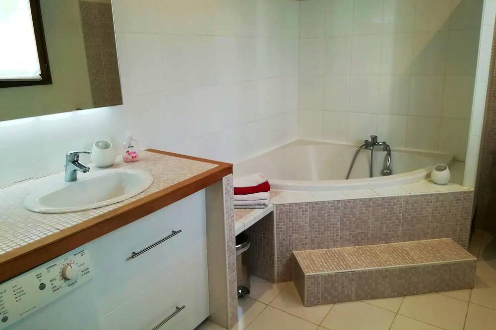 Photo of Bathroom in Favas