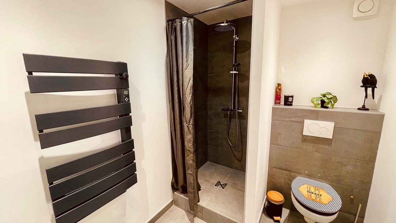 Photo of Others in Poncins