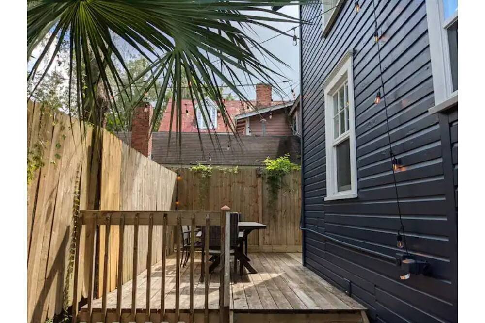 Photo of Patio Balcony in Pleasant Street