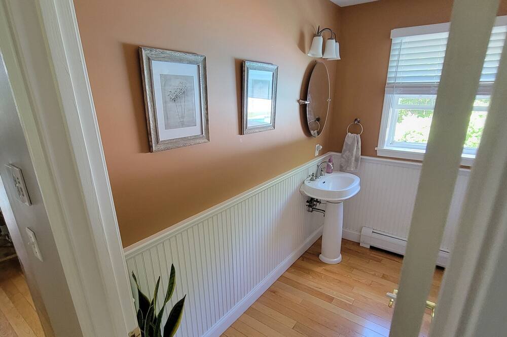 Photo of Bedroom in Madbury