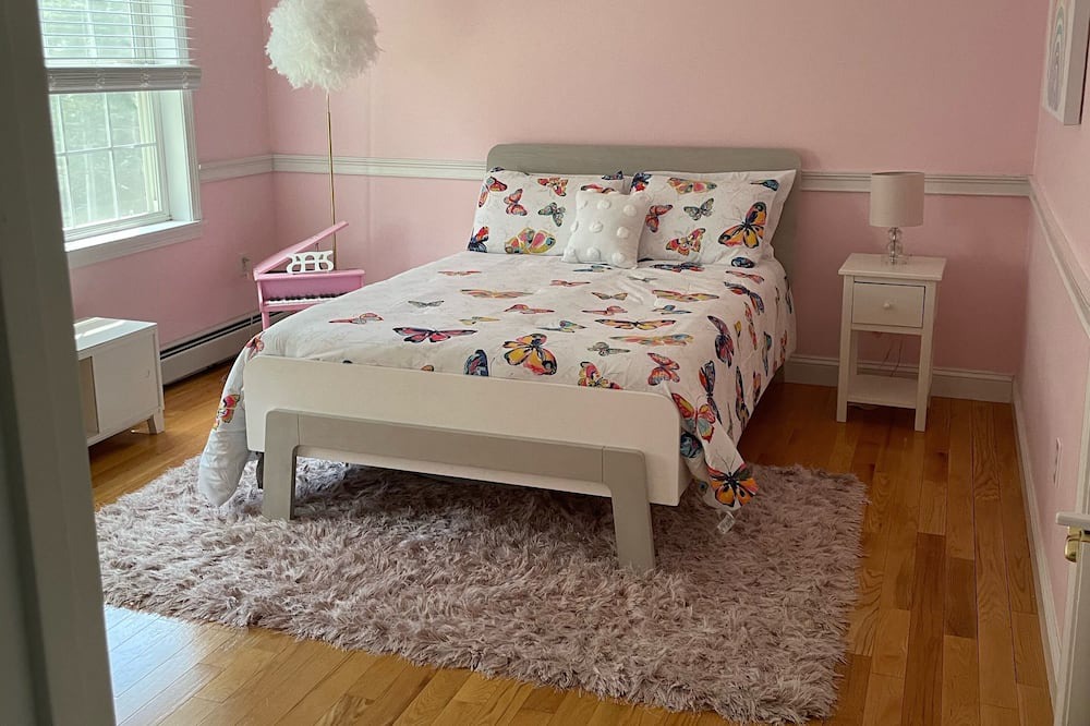 Photo of Bedroom in Madbury