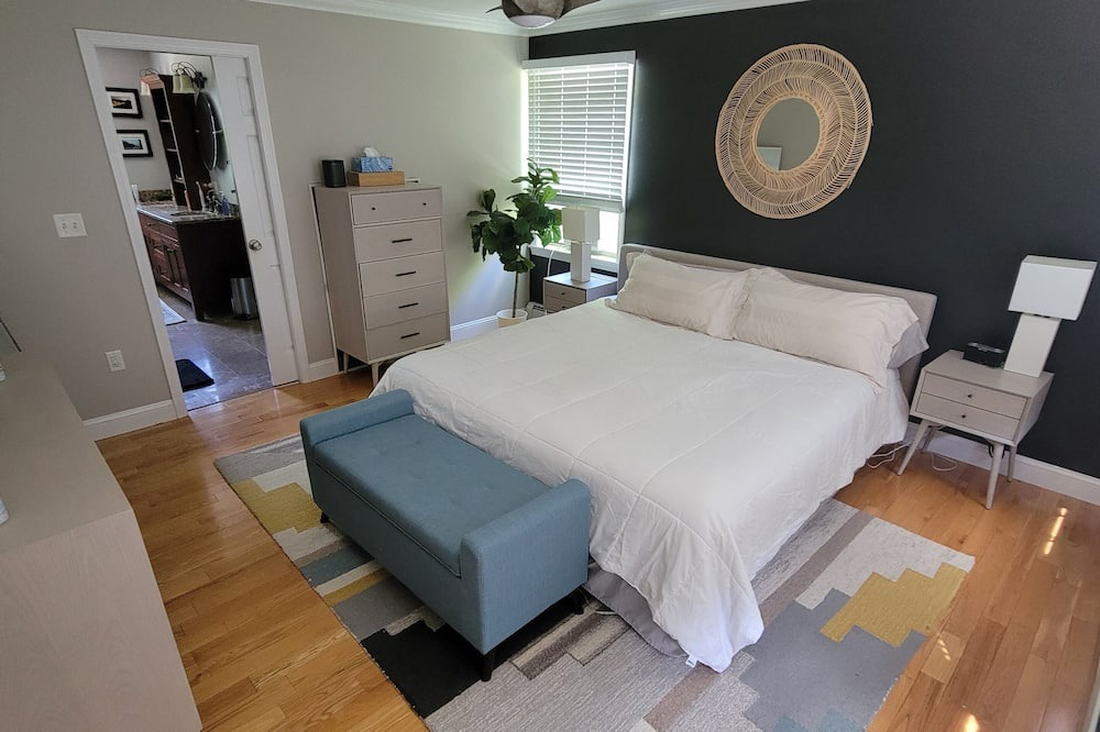 Photo of Bedroom in Madbury