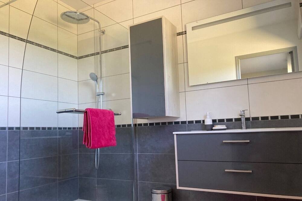 Photo of Bathroom in Messei