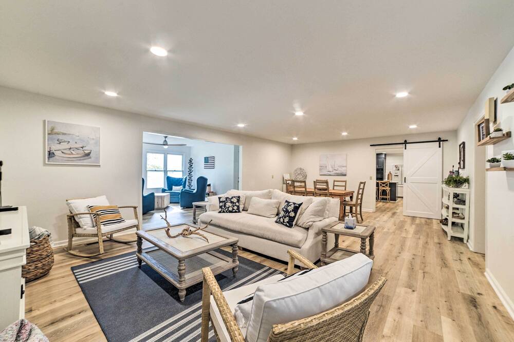 Photo of Livingroom in New Concord