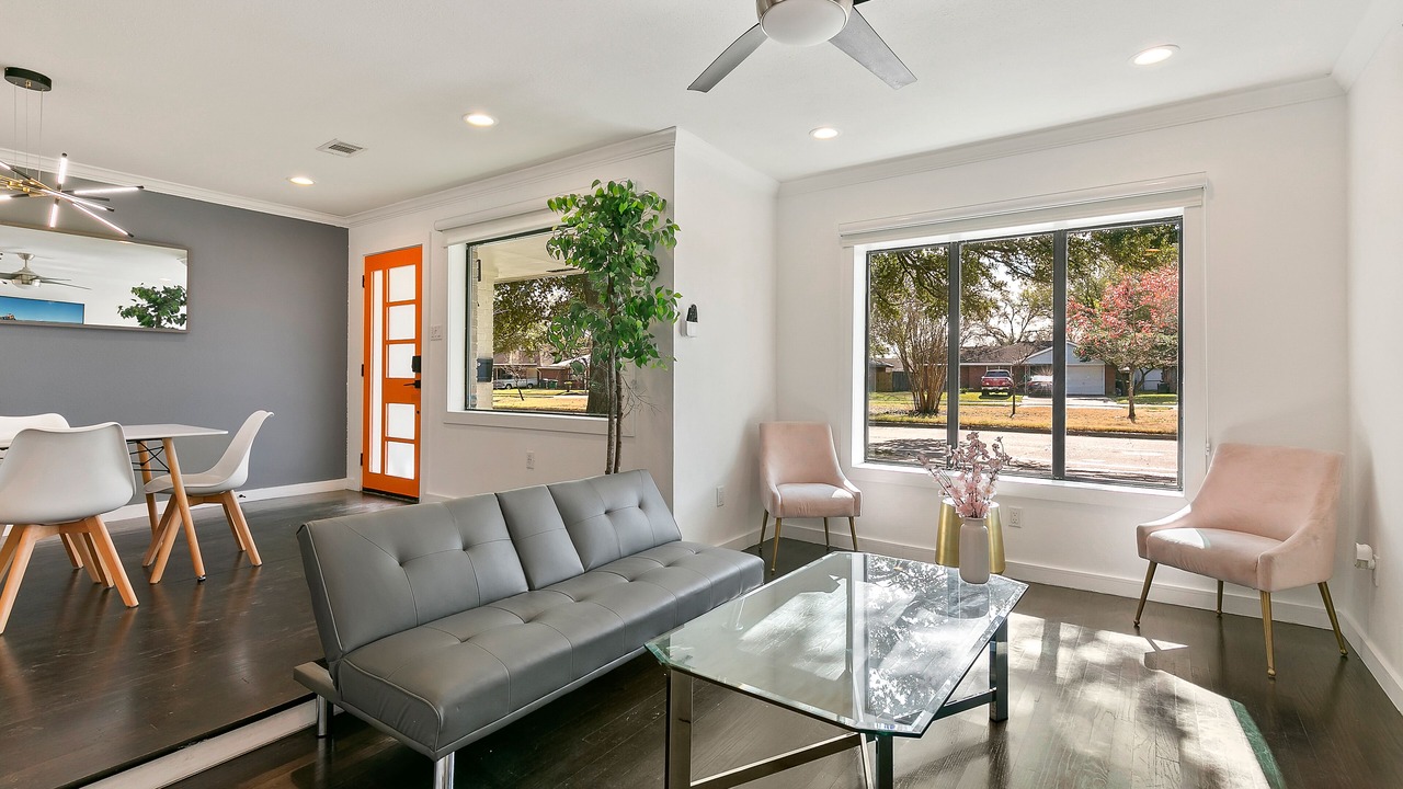 Photo of Livingroom in Garden Oaks