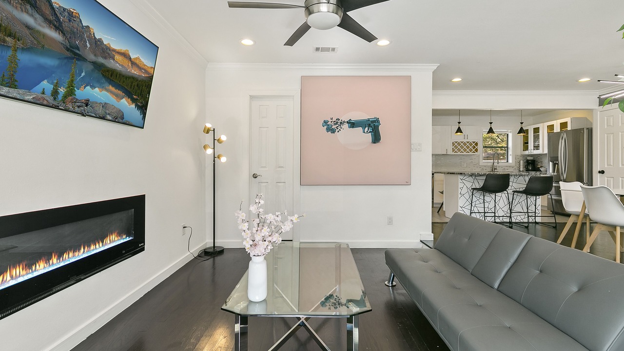 Photo of Livingroom in Garden Oaks