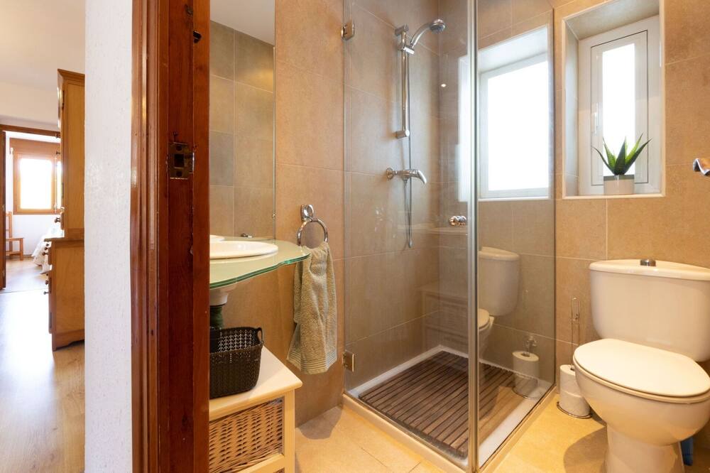 Photo of Bathroom in El Castell de Montornes