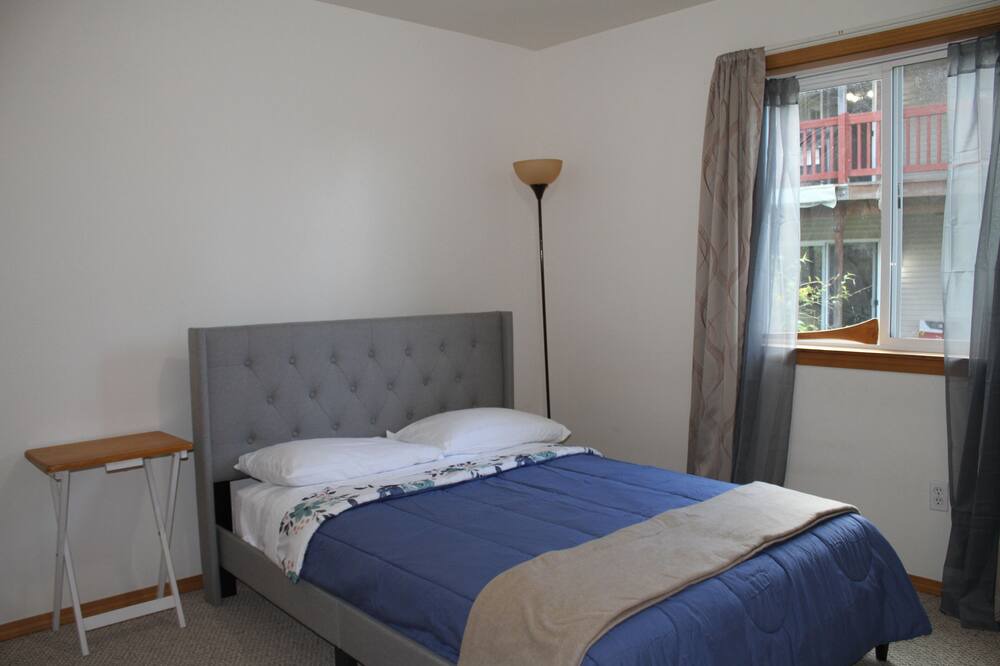 Photo of Bedroom in Everett
