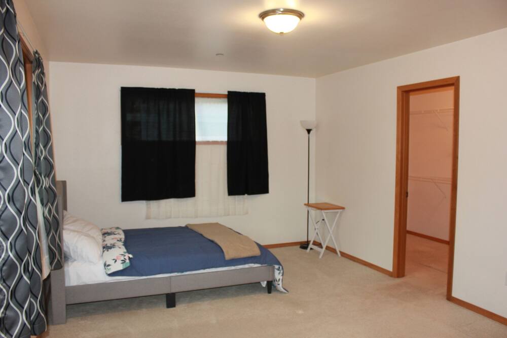 Photo of Bedroom in Everett
