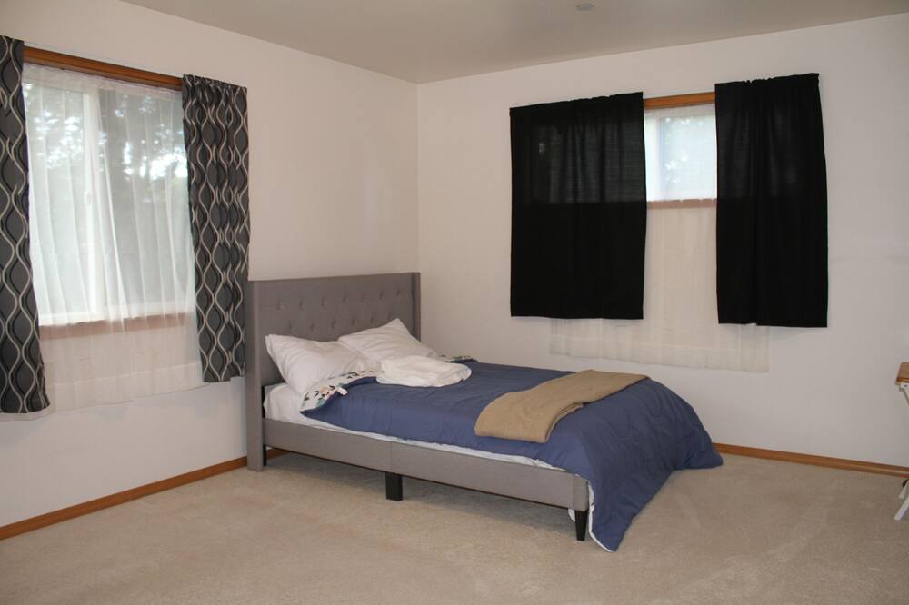 Photo of Bedroom in Everett