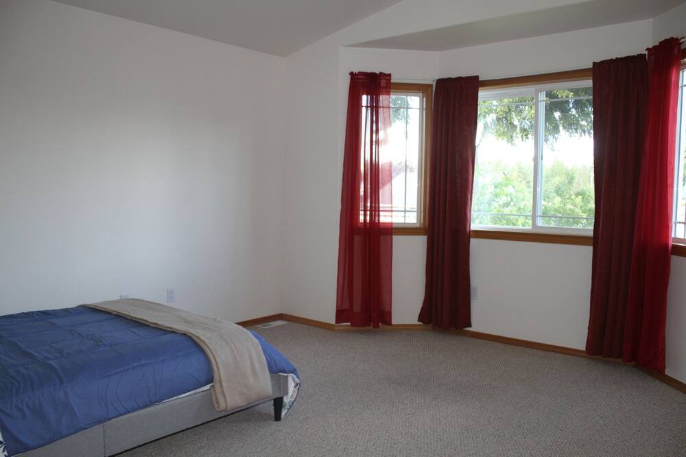 Photo of Bedroom in Everett