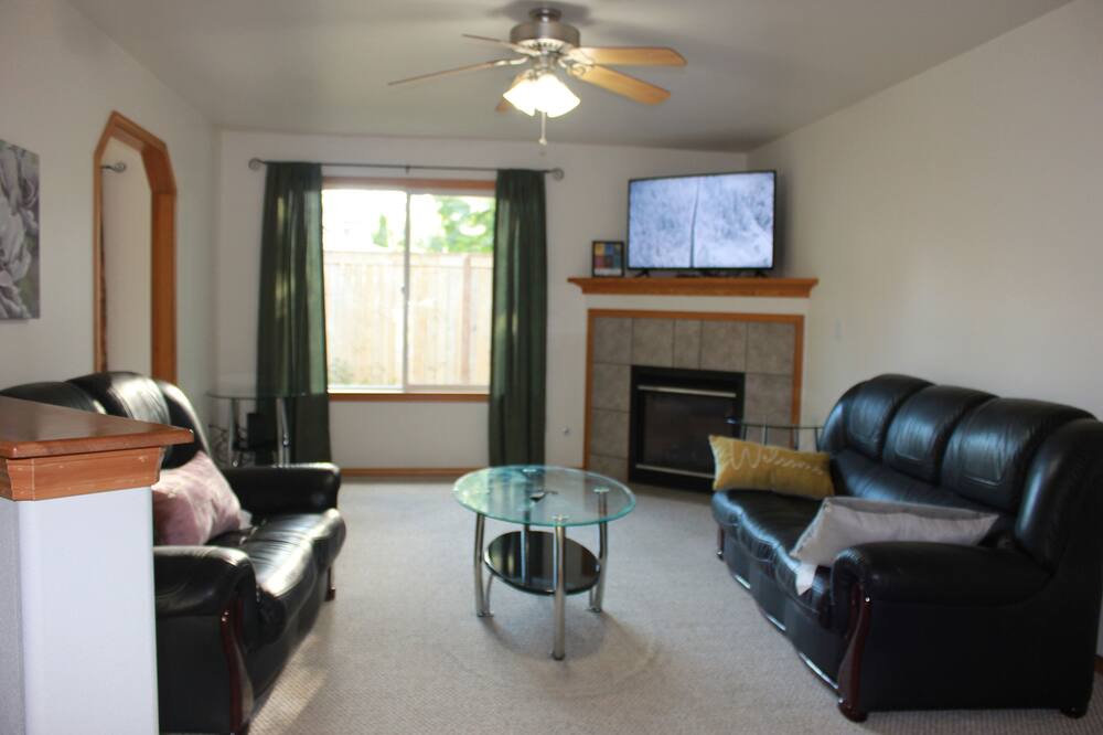 Photo of Livingroom in Everett