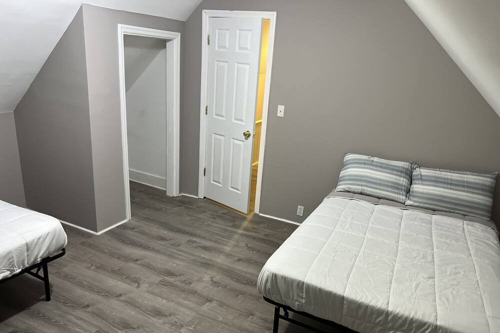 Photo of Bedroom in Orange