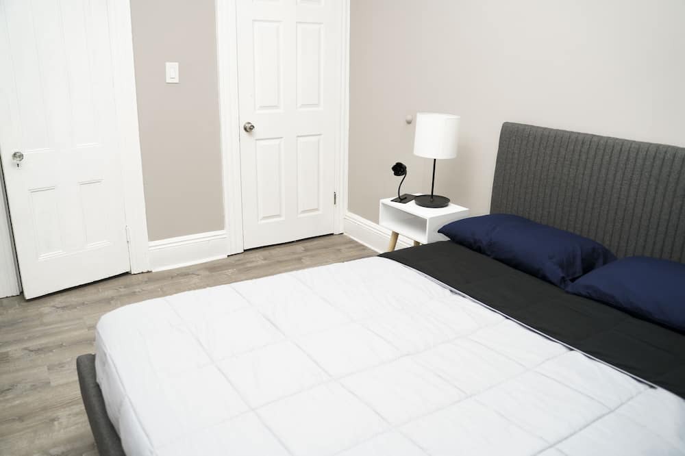 Photo of Bedroom in Orange