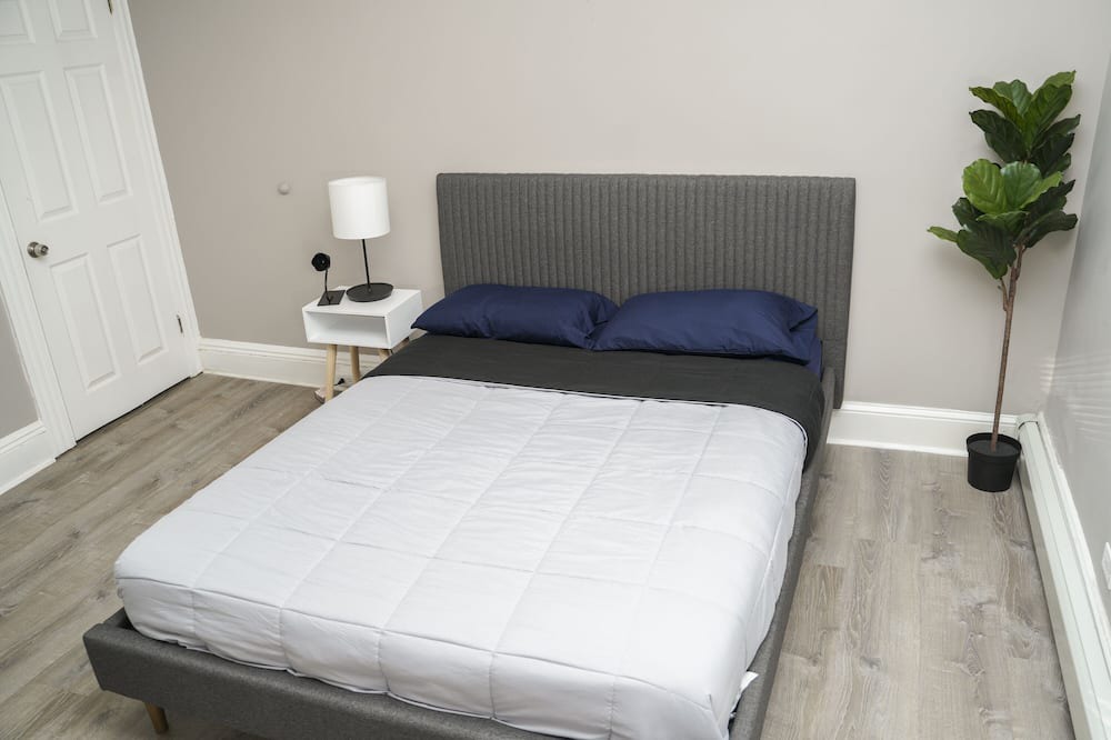 Photo of Bedroom in Orange