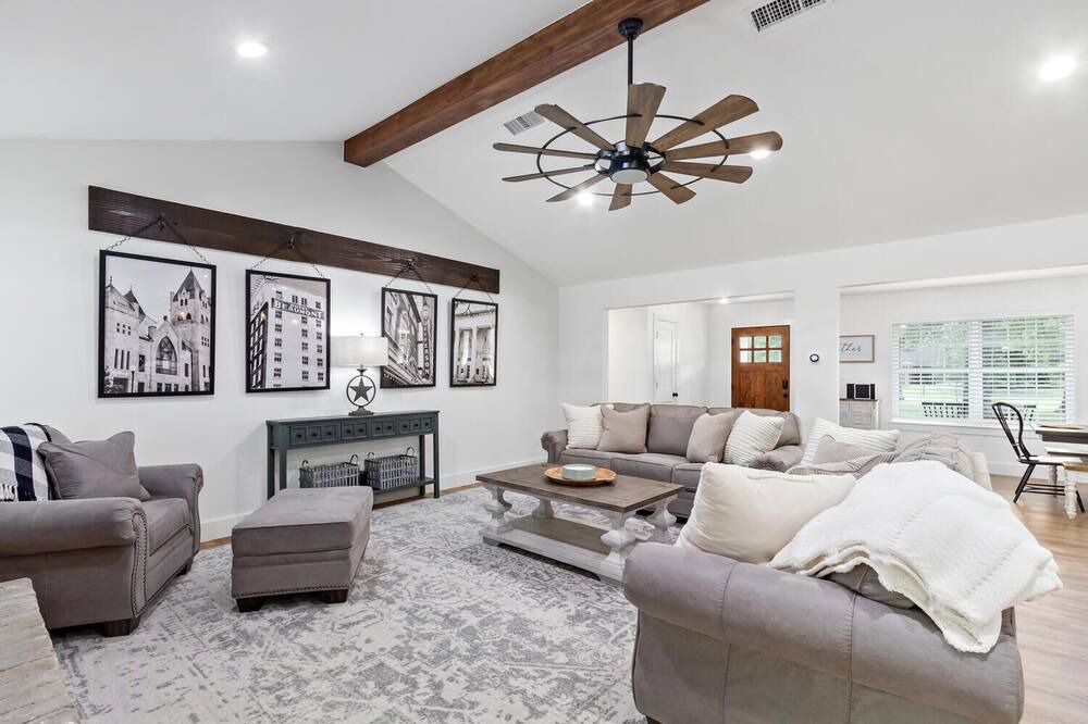 Photo of Livingroom in Bevil Oaks