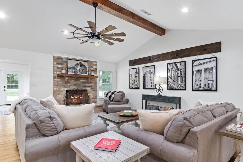 Photo of Livingroom in Bevil Oaks