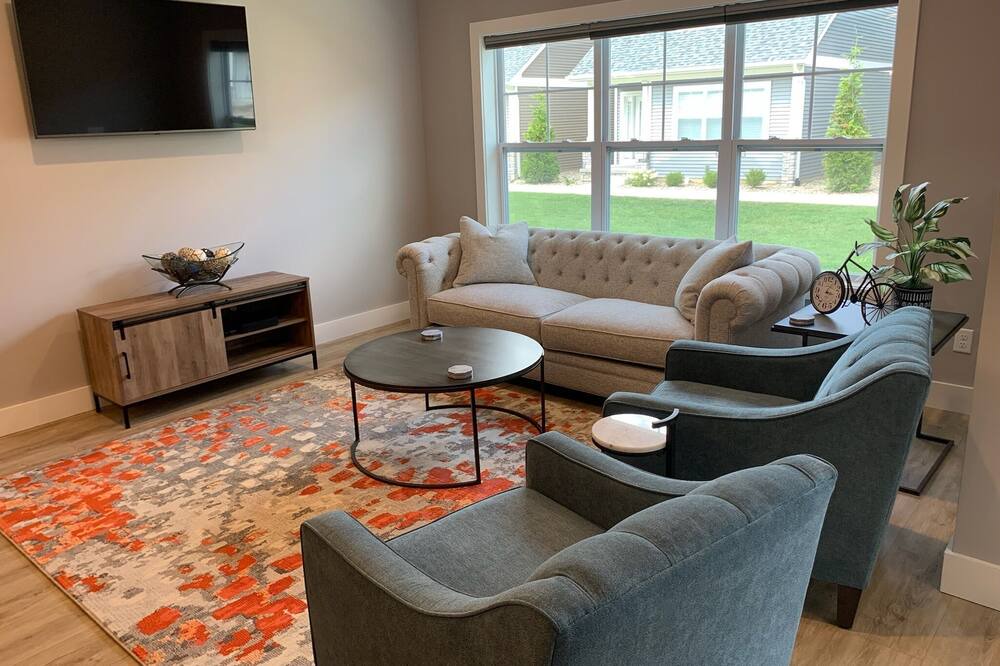 Photo of Livingroom in Wooded Estates