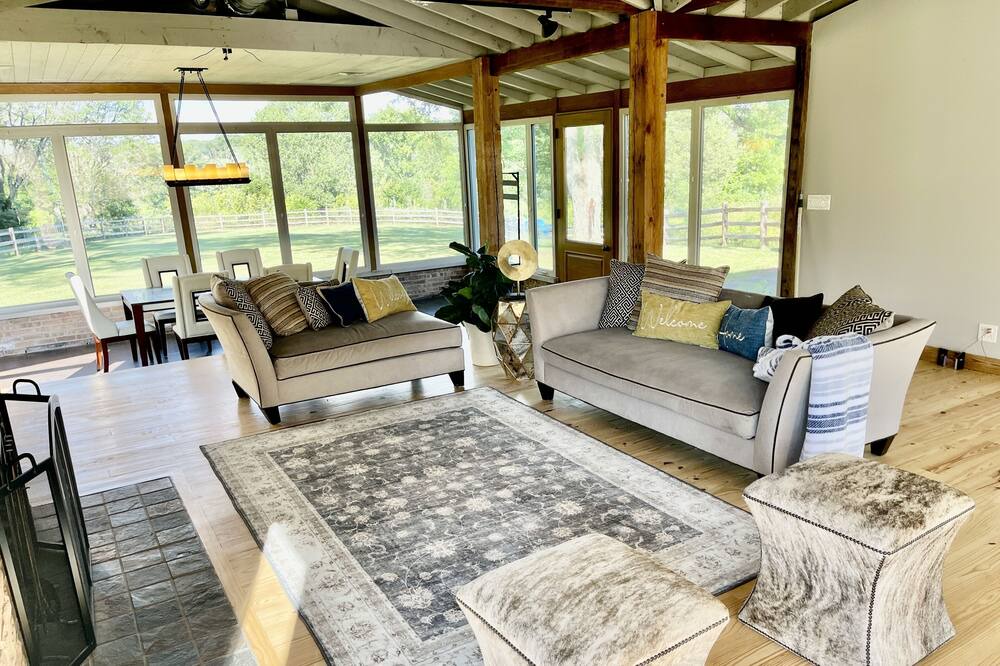 Photo of Livingroom in St. Charles