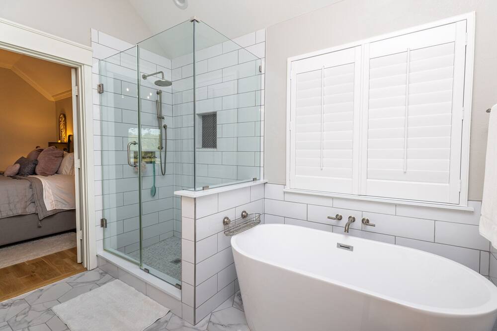 Photo of Bathroom in Lantana