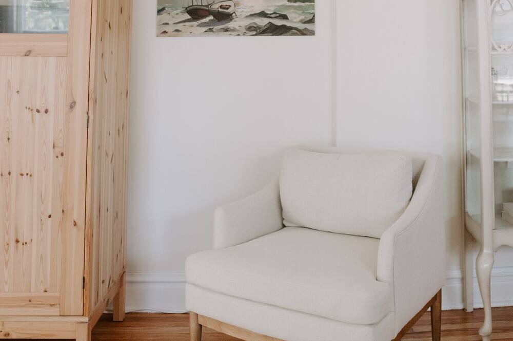 Photo of Livingroom in Glen Ellyn