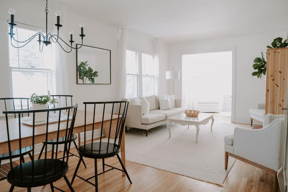 Photo of Livingroom in Glen Ellyn