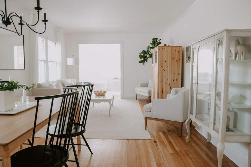 Photo of Bedroom in Glen Ellyn