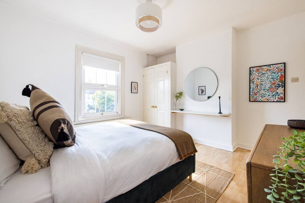 Photo of Bedroom in Earley