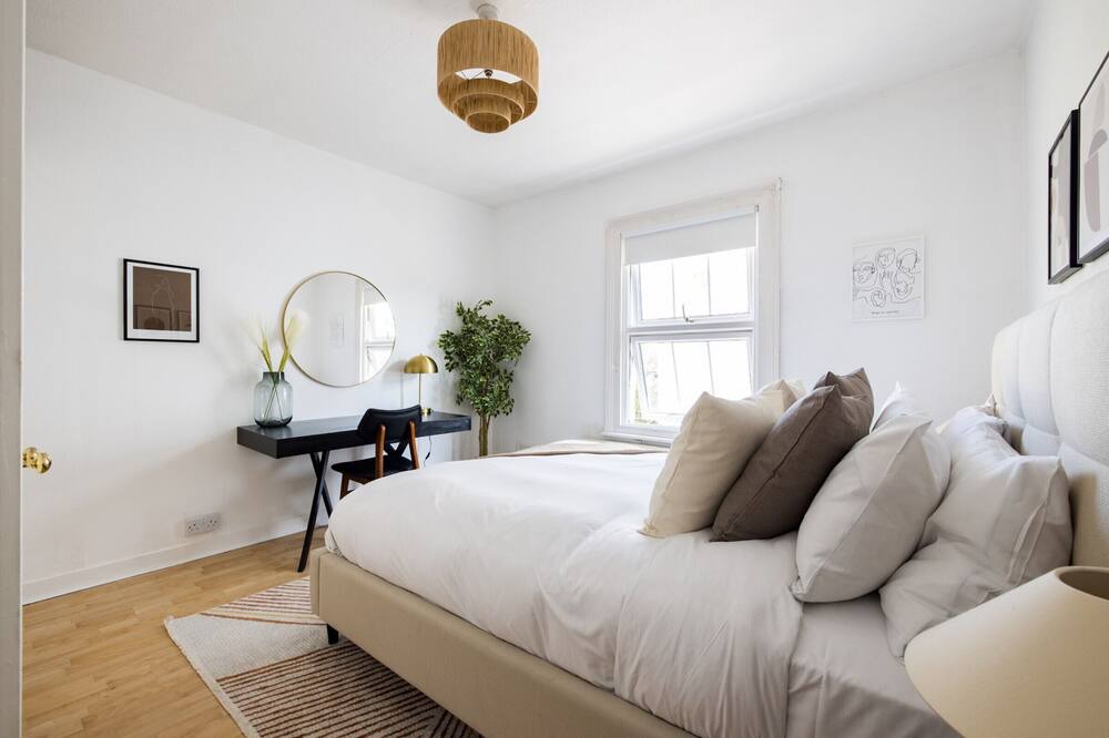 Photo of Bedroom in Earley