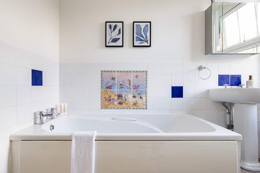 Photo of Bathroom in Earley