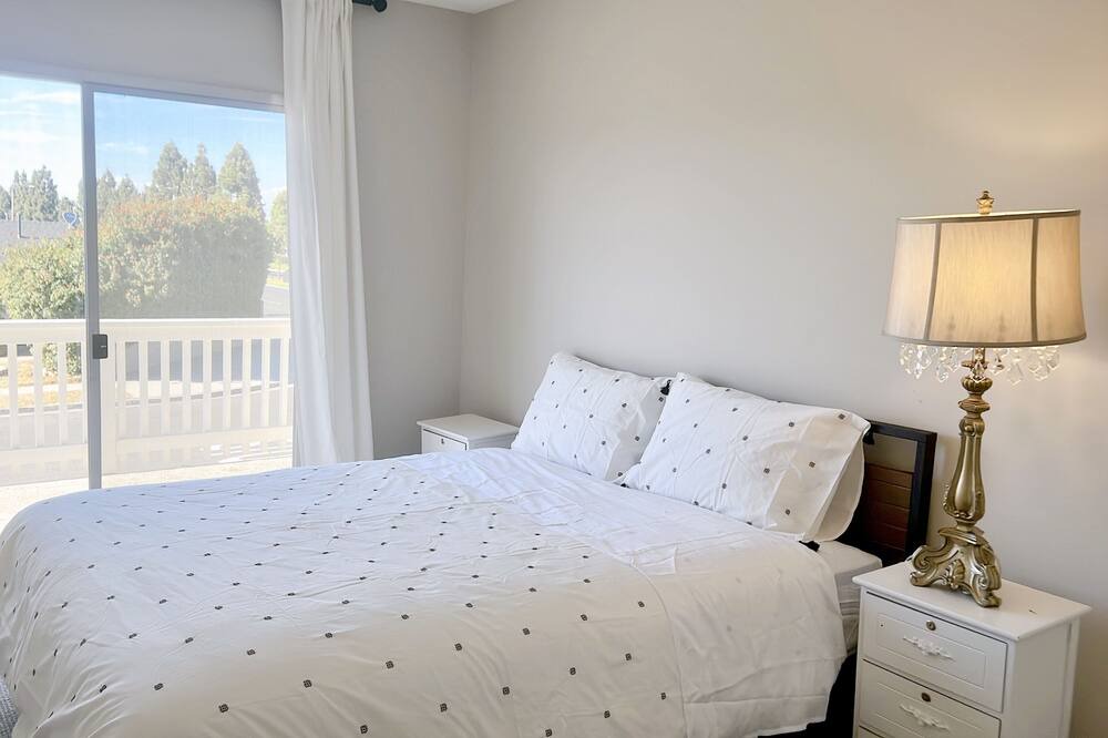 Photo of Bedroom in Fountain Valley