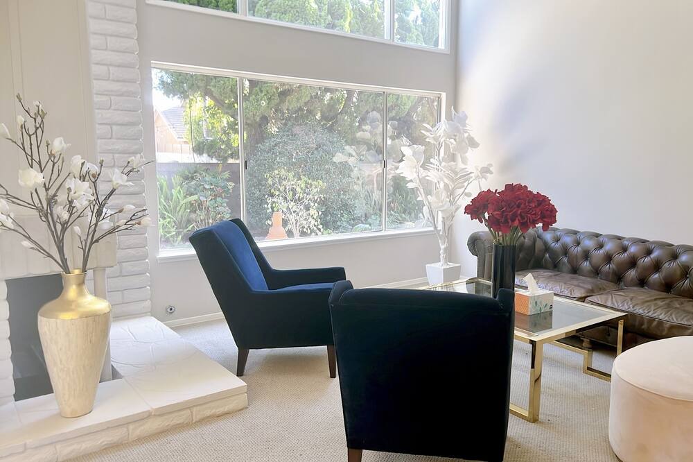 Photo of Livingroom in Fountain Valley